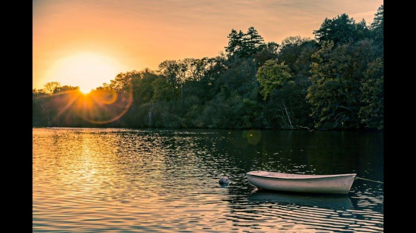 Закат на озере