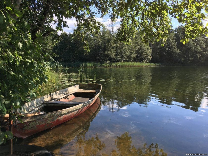 Лодка на реке