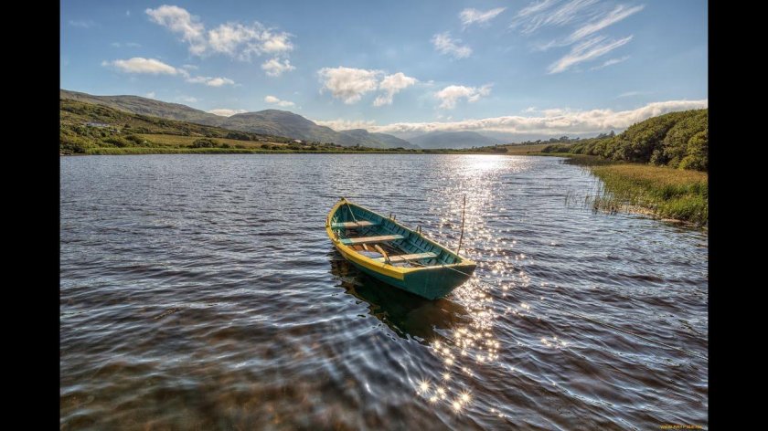 Лодка по реке