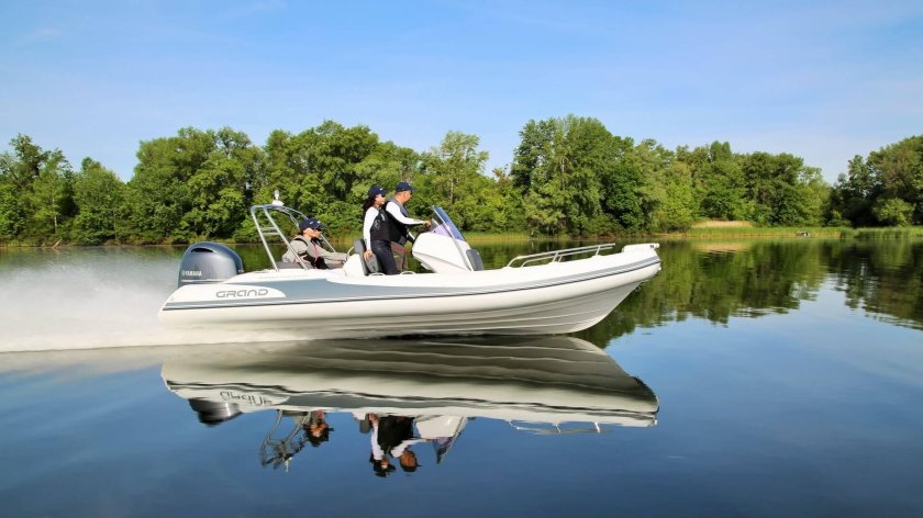 Прогулочная лодка