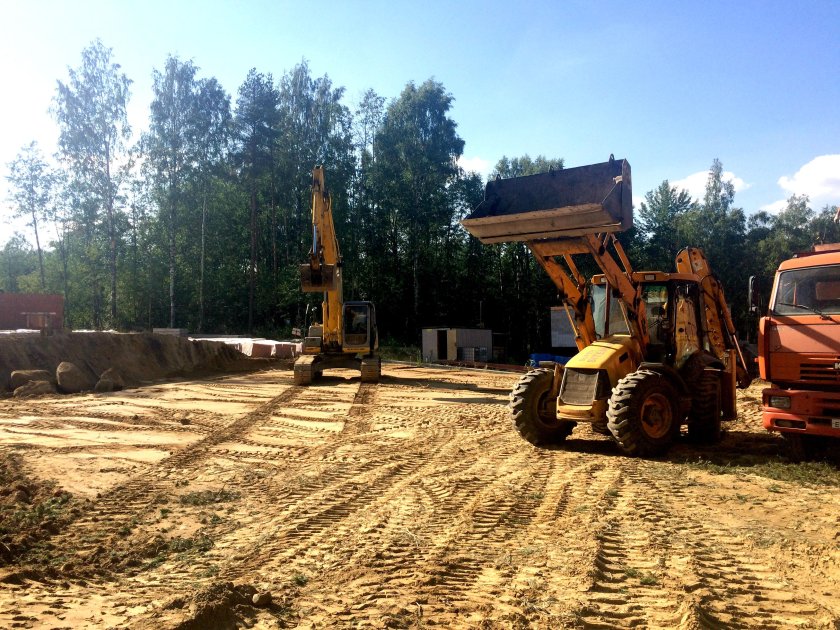 Планировка участка экскаватором