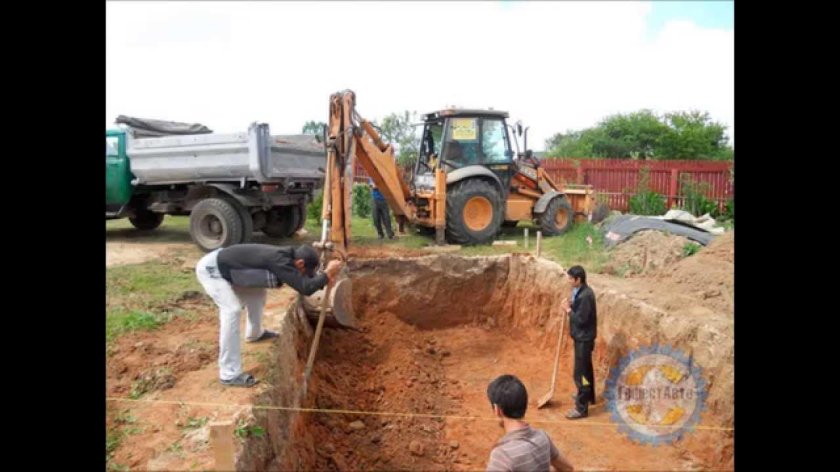 Копка котлована экскаватором