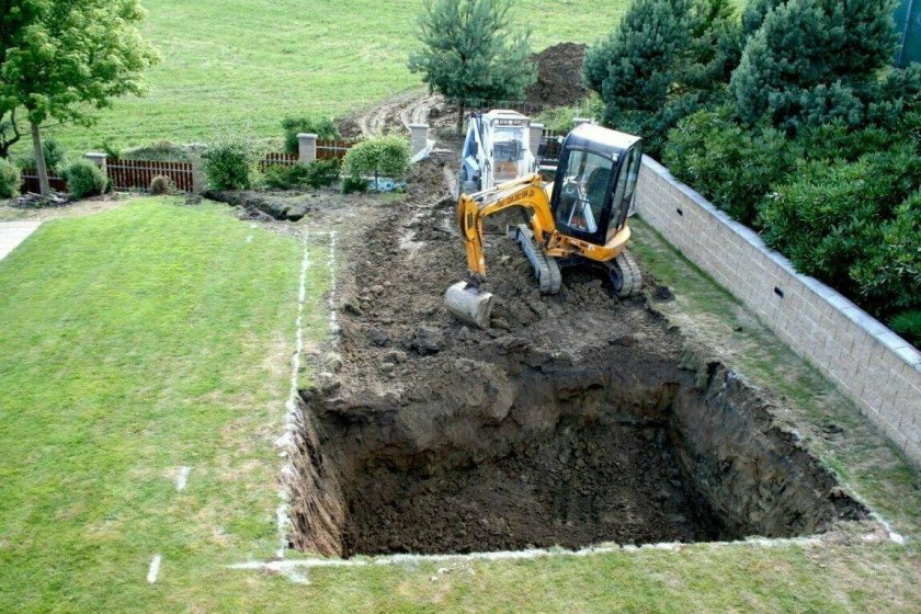 Рытье котлована