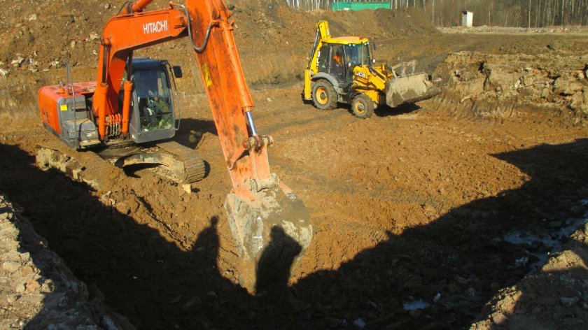 Рытье траншей экскаватором