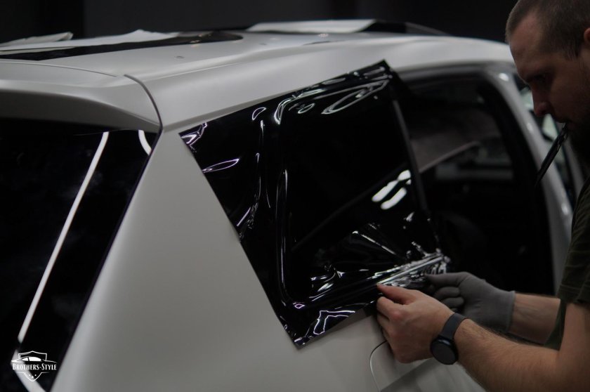 Оклейка хрома в черный глянец