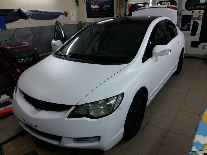 Белая матовая машина