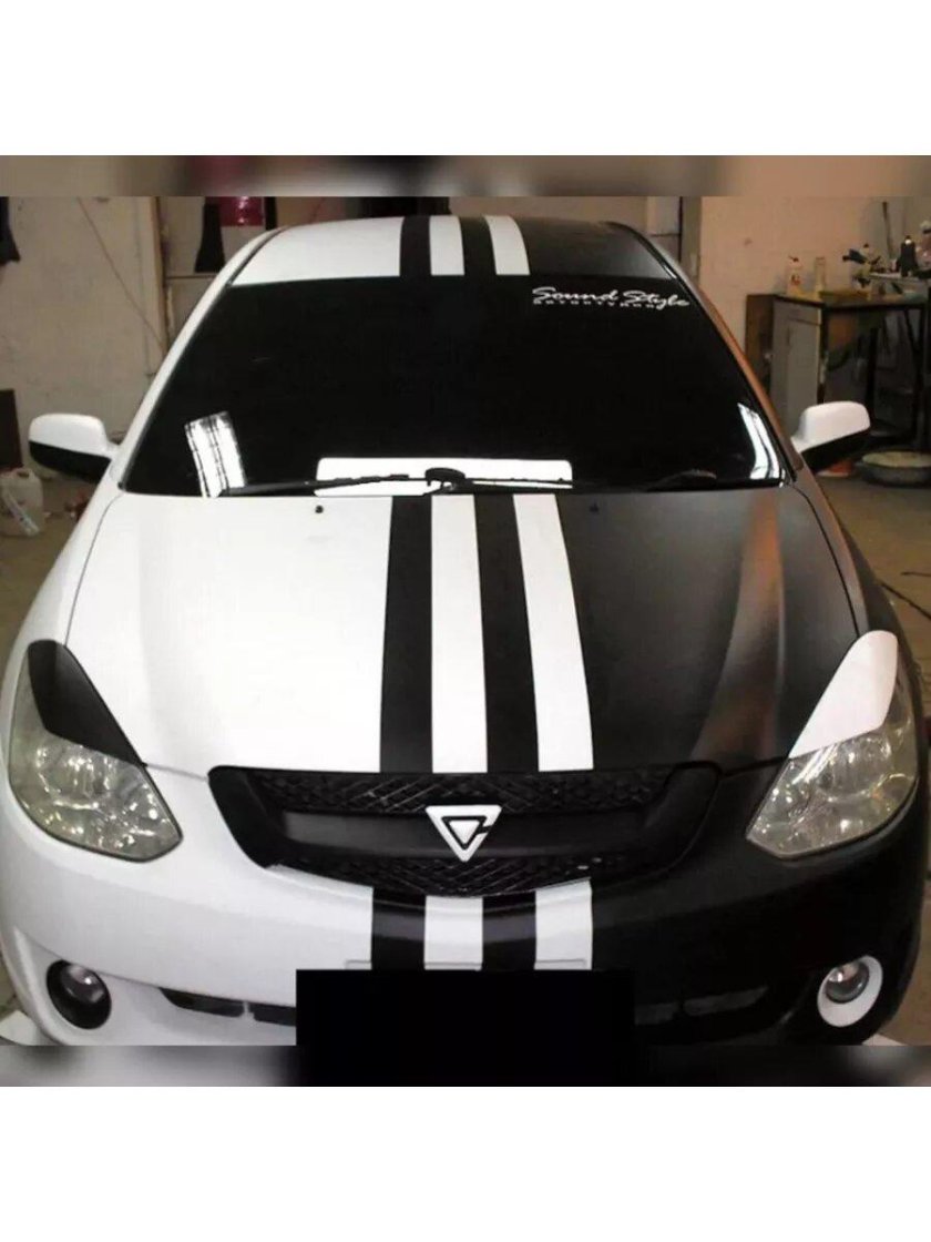 Черно белая оклейка авто