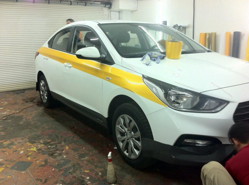 Оклейка авто бело желто серый