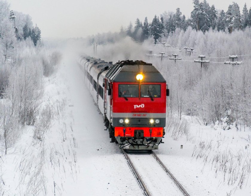 Фото поезд вдали двухэтажный зима