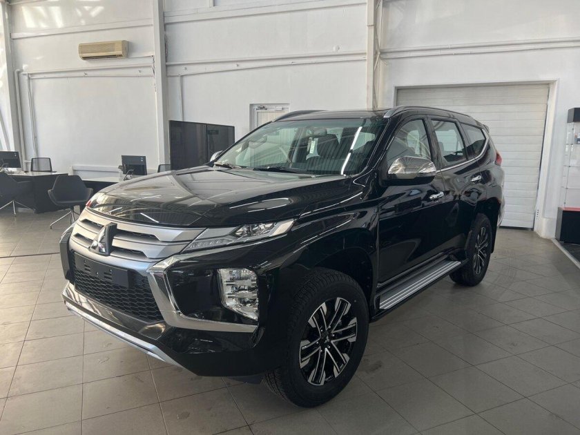 Мицубиси Паджеро спорт 2022 черный
