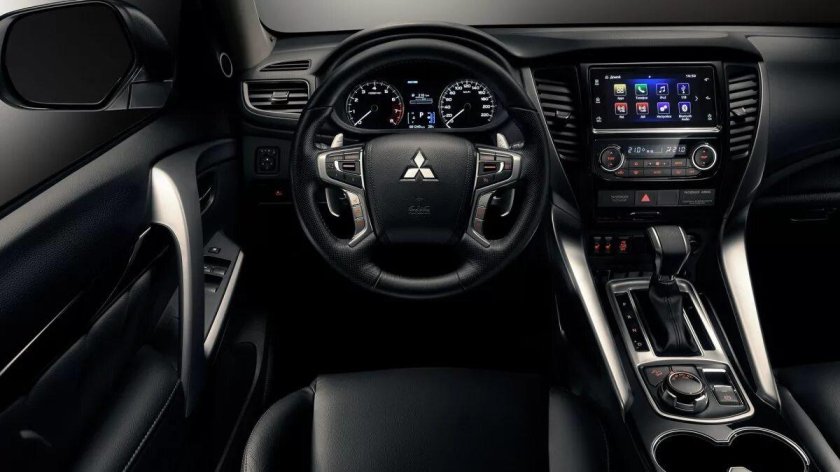 Mitsubishi Pajero Sport 2018 салон