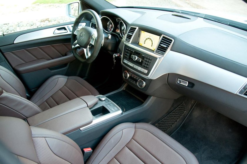 Mercedes Benz ml 63 AMG салон