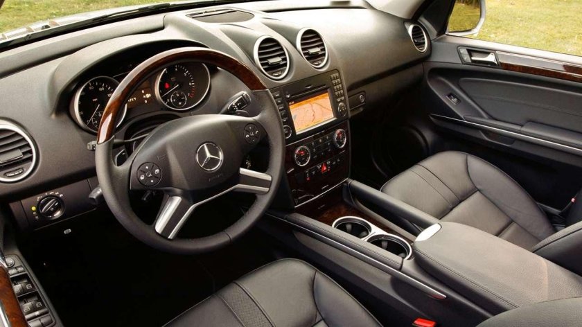 Mercedes Benz ml 2010 салон