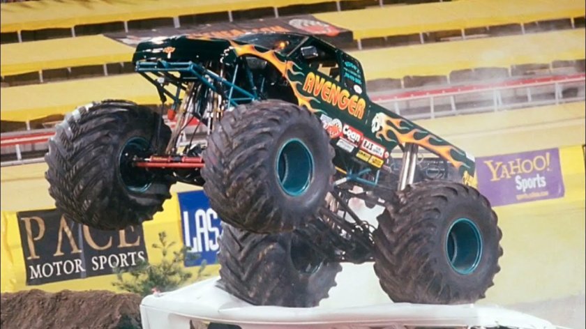 Hot Wheels Monster Jam Avenger 2002