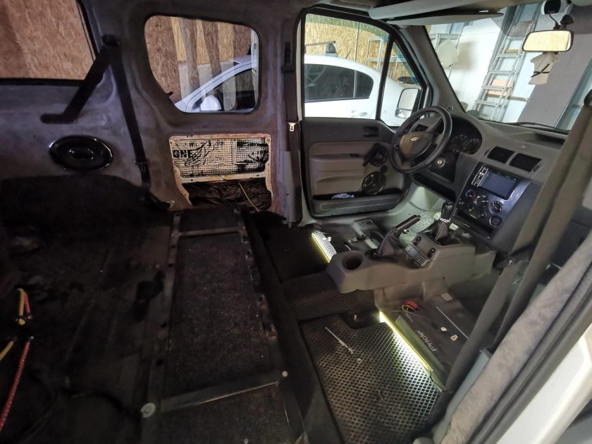 Тюнинг салона Ford Torneo connect