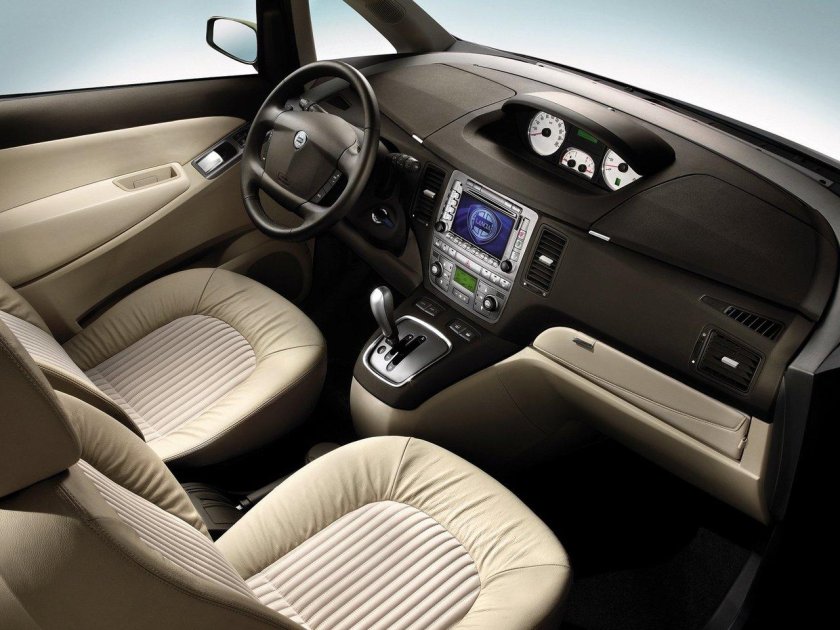 Ланчия 2007 салон