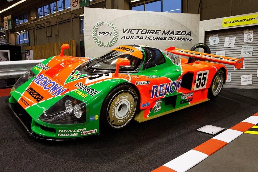 Mazda 787b салон