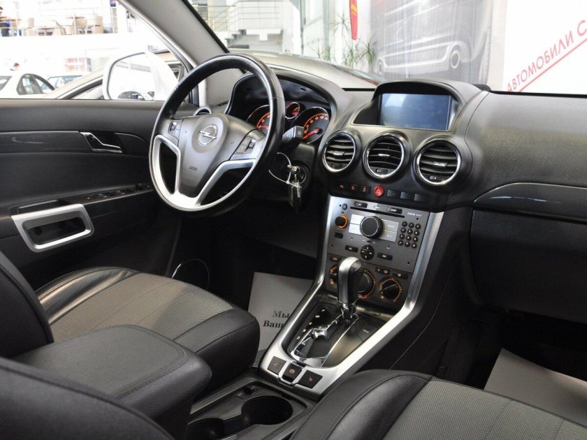 Opel Antara 2.4 салон