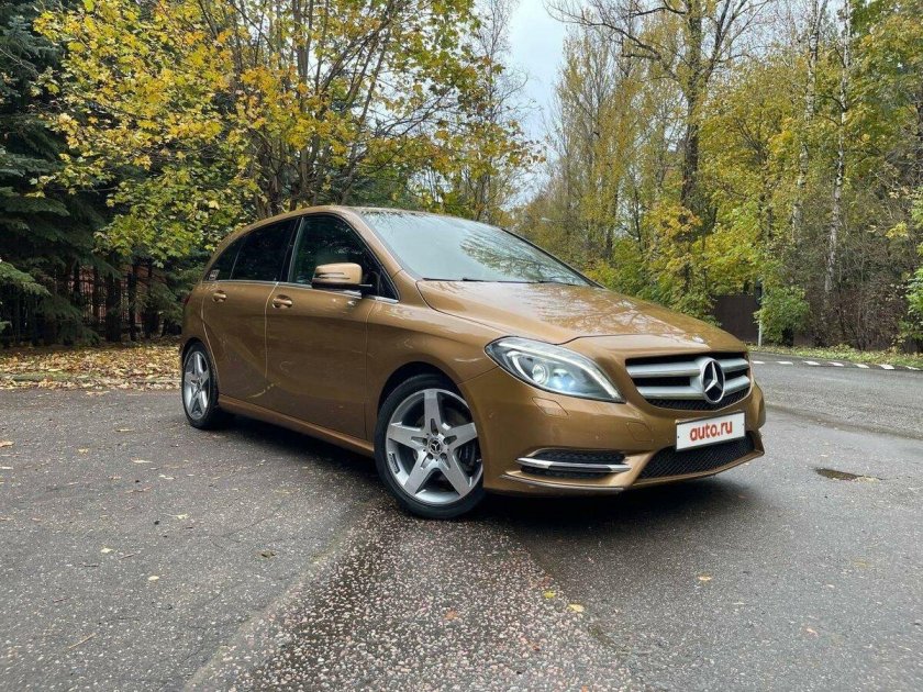 Бежевый Мерседес