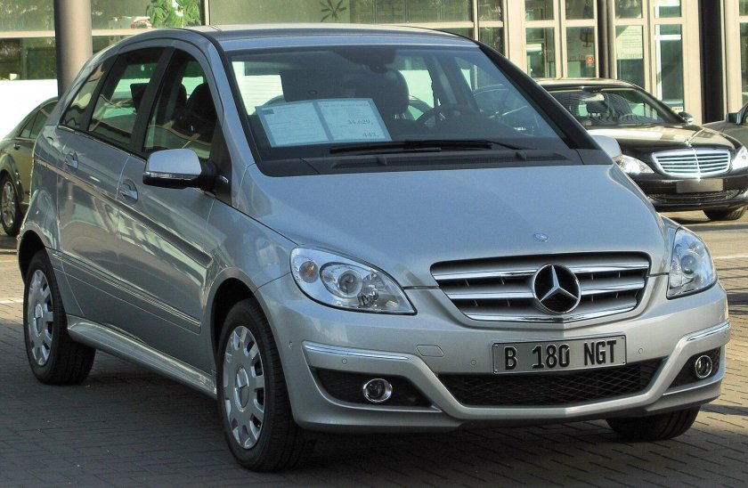 Мерседес b180