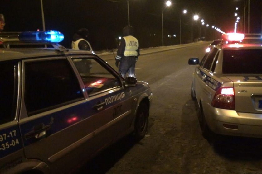 Машина ДПС ночью