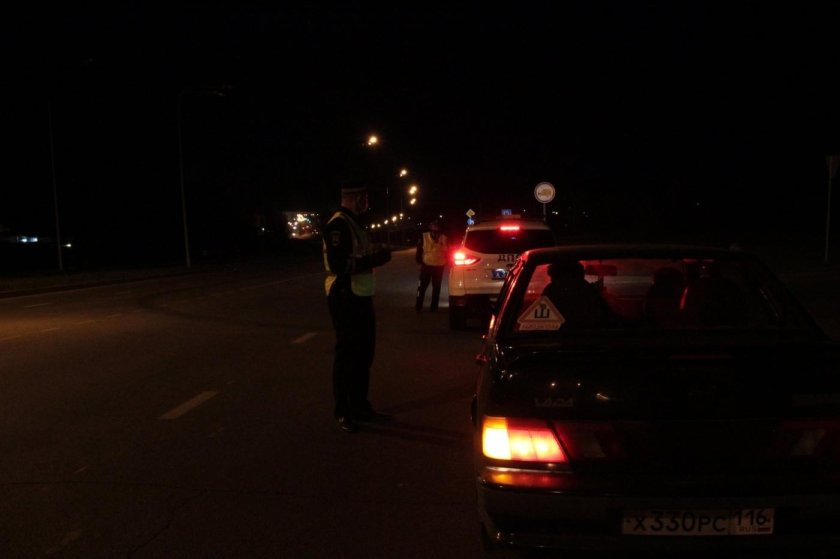 Машина ДПС ночью