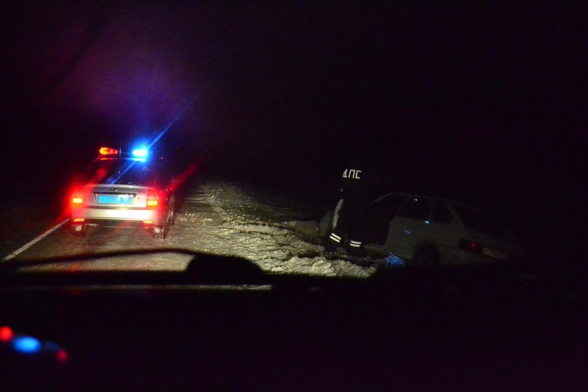 ВАЗ 2114 остановили ДПС ночью