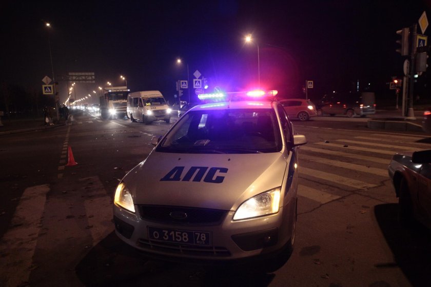 Машина ГИБДД ночью