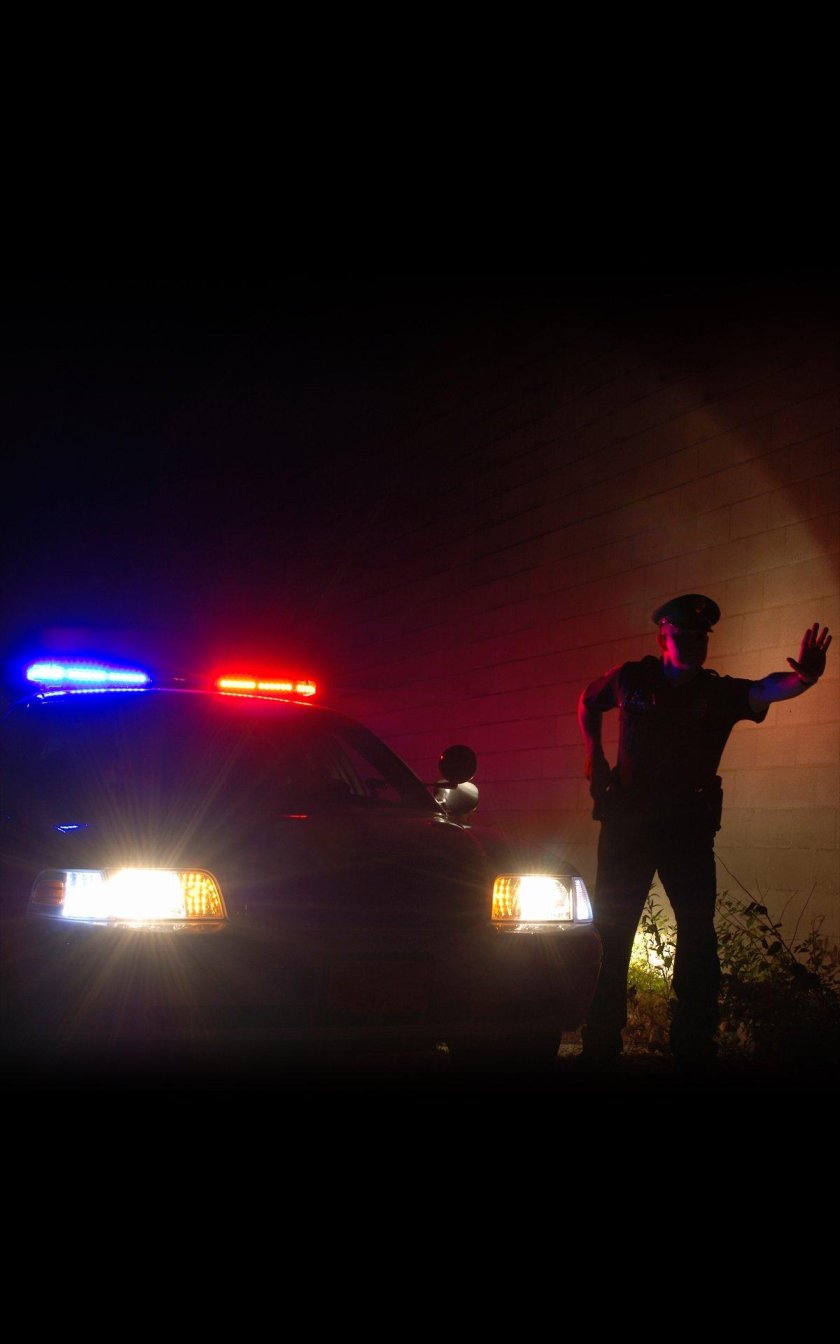 Полиция ночью с мигалками