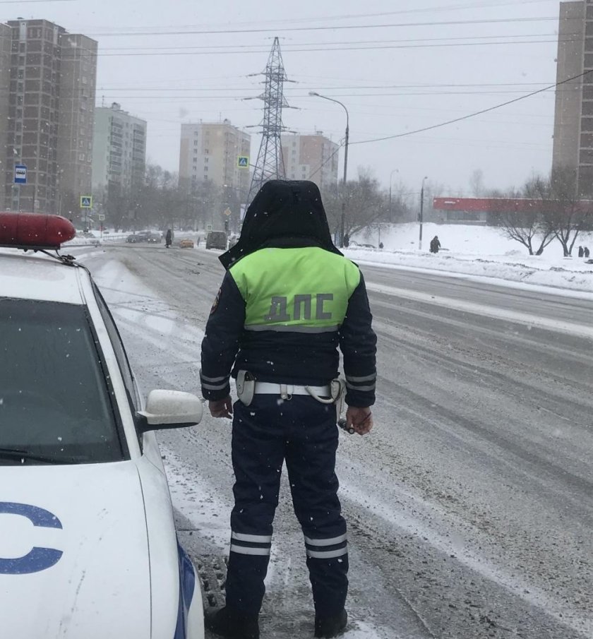 Сотрудник ГИБДД