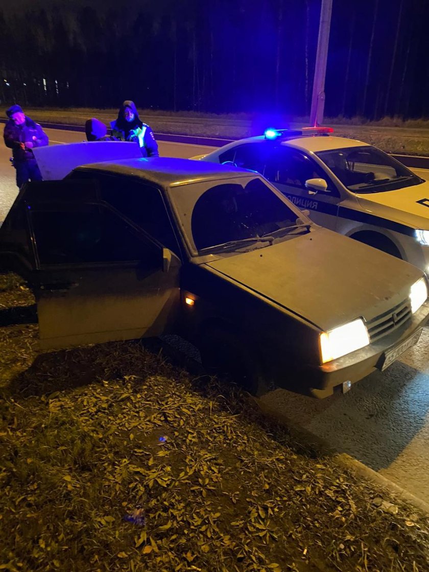 ВАЗ 2109 остановили ДПС