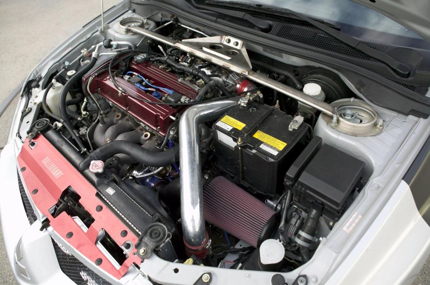 Mitsubishi Lancer Evolution под капотом