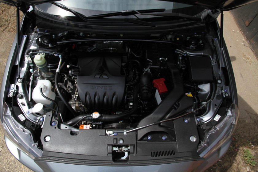 Lancer 10 1.6 под капотом