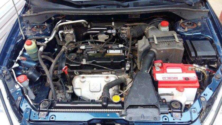 Лансер 9 1.6 под капотом