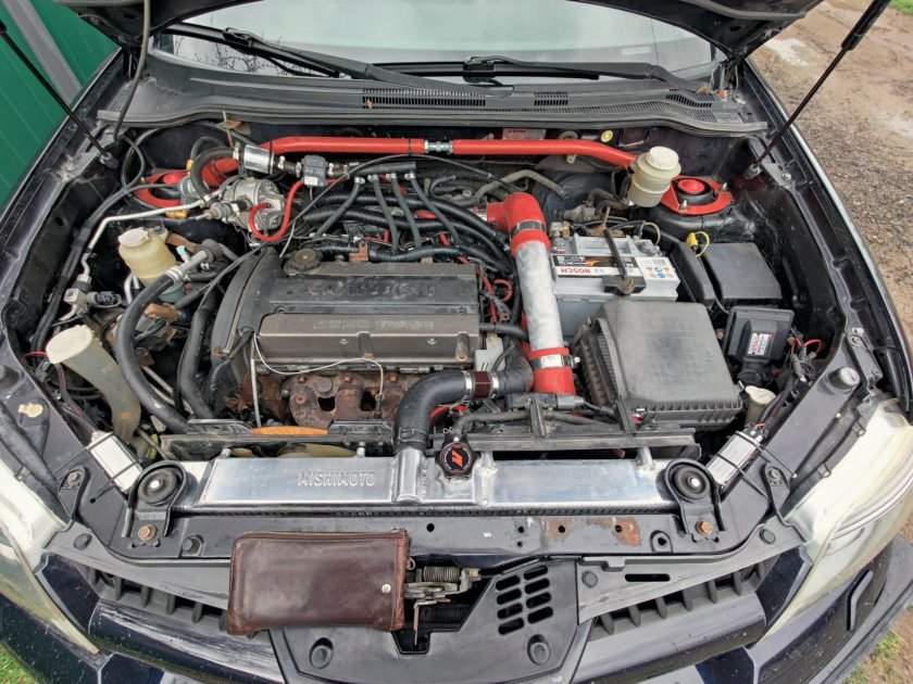 Митсубиси Аутлендер 1 под капотом