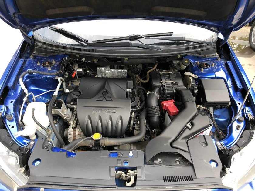 Mitsubishi Lancer 2008 под капотом