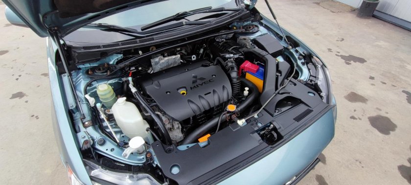 Подкапотное пространство