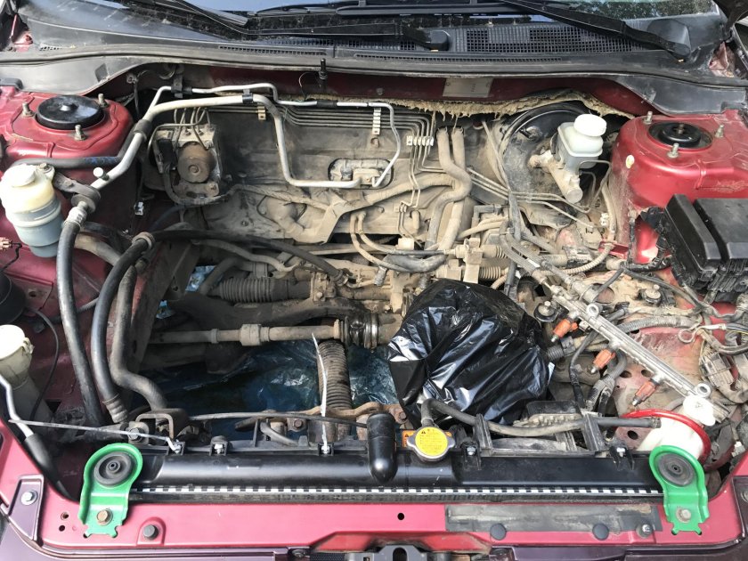 Лансер 9 1.6 под капотом