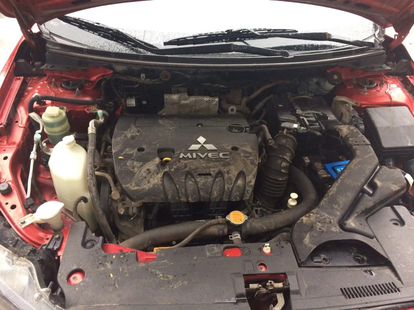 Митсубиси Лансер 10 под капотом