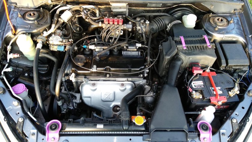 Лансер 9 1.6 под капотом