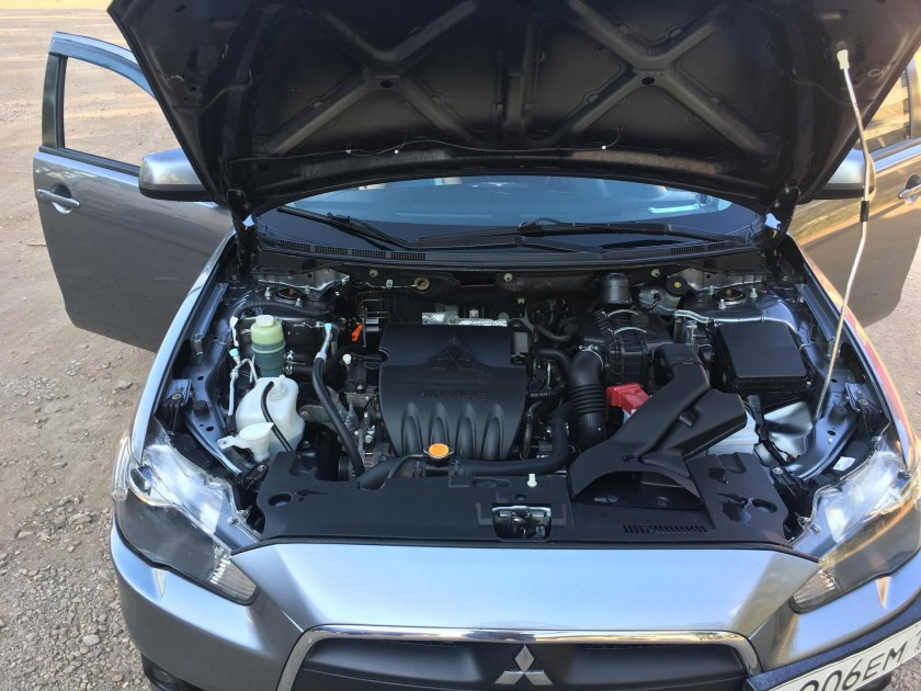 Лансер 10 под капотом