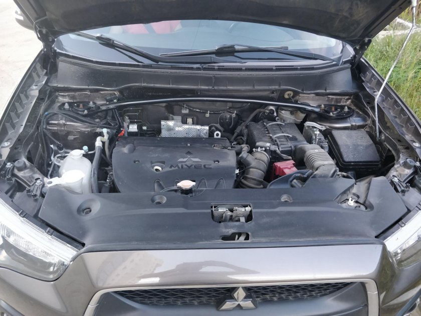 Мицубиси АСХ 1.8 подкапотное