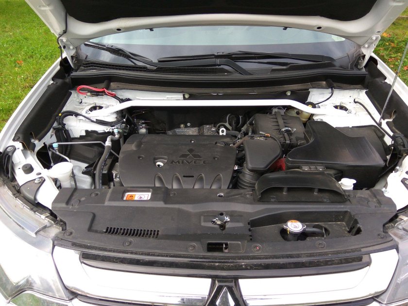 Митсубиси Аутлендер 2013 под капотом