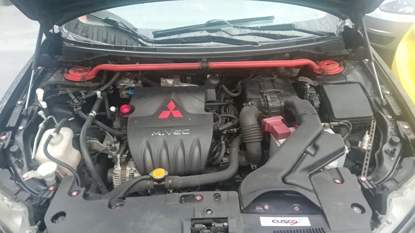 Mitsubishi Lancer 2008 под капотом