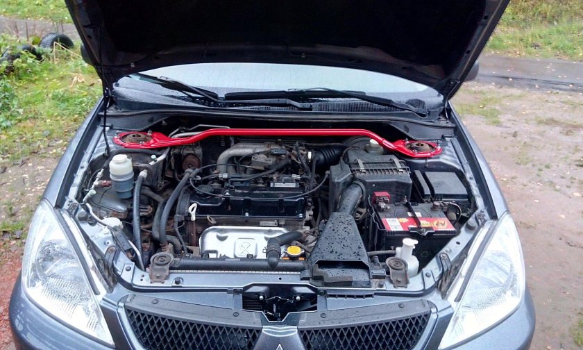 Лансер 9 1.6 под капотом