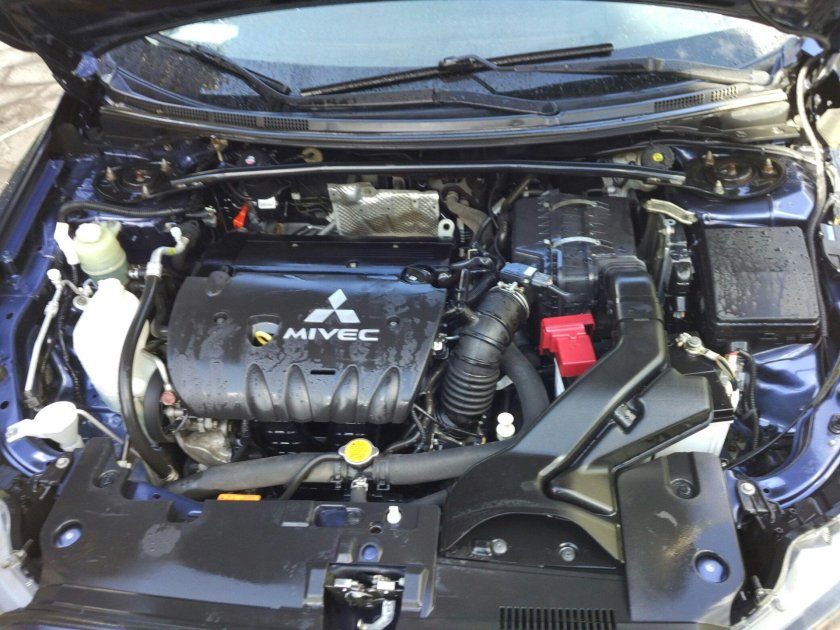 Митсубиси Лансер 10 под капотом