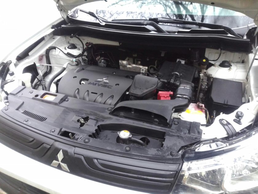 Аутлендер 2.4 под капотом