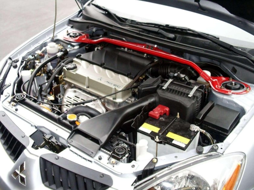 Лансер 9 раллиарт 2.4 подкапотка