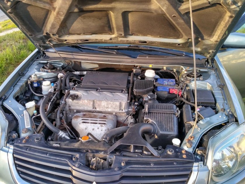 Митсубиси Галант под капотом