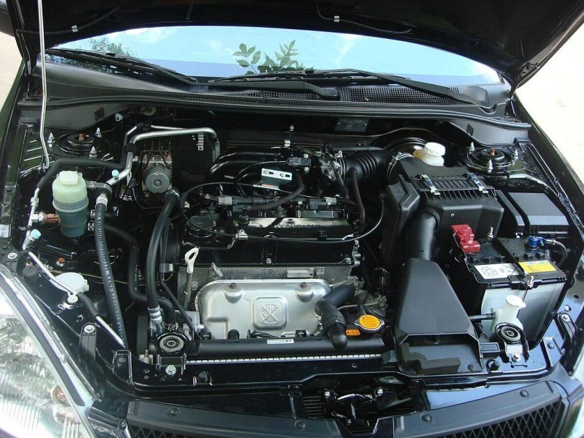 Моторный отсек Лансер 9